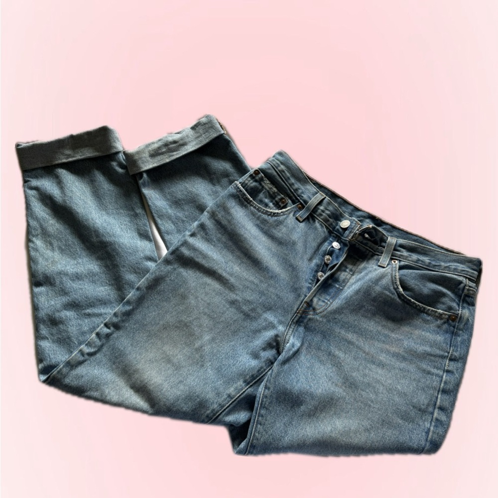 womens Levi’s; size 28